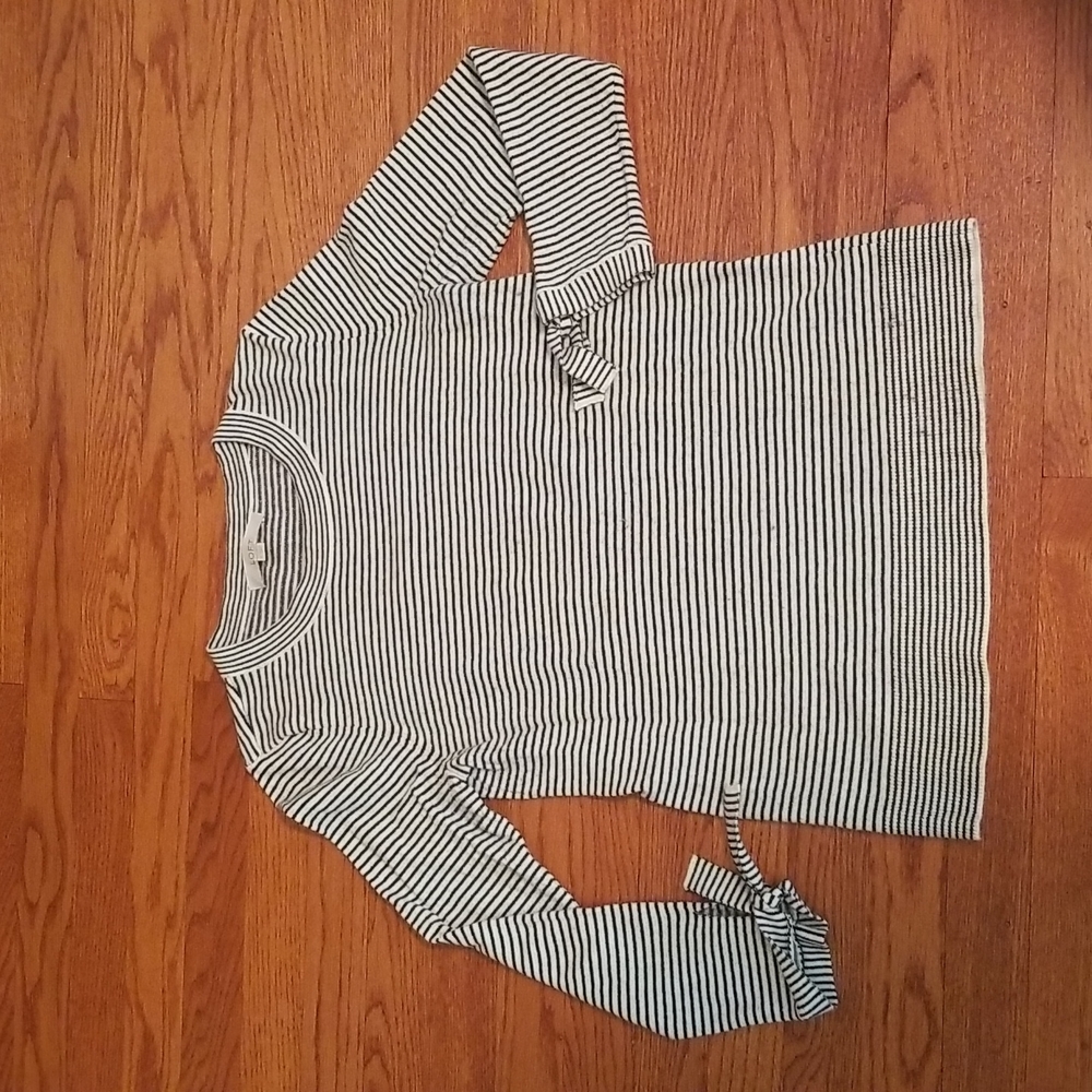 LOFT long sleeve light weight sweater, cute bows on wrists, black/white
